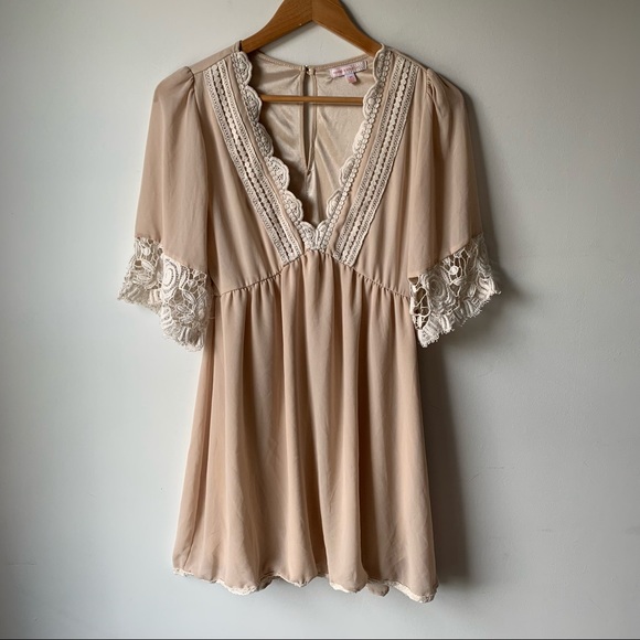 MARGO & SEBASTIAN | Lace Tunic V-Neck Mini Dress - Picture 3 of 6